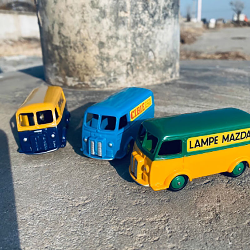 1:64 Scale Dinky Toys Alloy 25 - Party Games Bus review and price